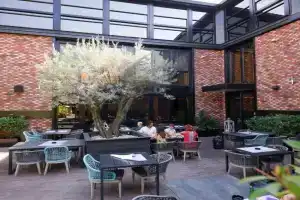 Hotel Borneo, Banstadt