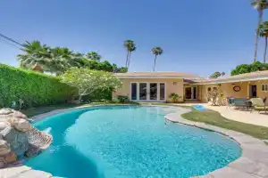 Patio, Pool and Mountain Views Home! Guest house, Palm Springs