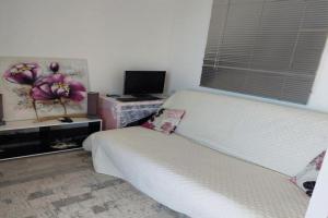 AJACCIO VUE IMPRENABLE APPT 3 P POUR 4 OU 5 PERSONNES SANGUINAIRES 300M PLAGES ET MERPERSONNES Apartments, Ajaccio