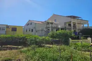 Apartman Antica, Comisa