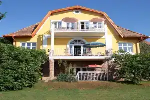 Gyöngyöm Apartman, Balatonalmadi