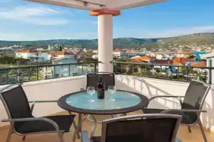 3 - Modern apartment with garden 80m from beach, Vinisce