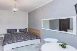 Nova studiya bilya Zh/D vokzalu na vul. Gorodotskiy Apartments, Lvov
