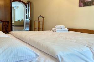 One Bedroom on European sqr, Kiev