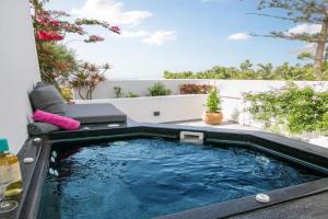Sensia Luxury Studio with Hot tub, Oia