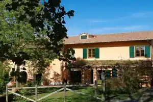 Spacious Tuscan Villa Retreat, Palaia