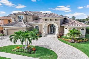 Opulent waterfront home with pool, spa, dock and deck Guest house, Marco