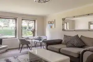 Summit Stylish Headland Court Apartment 2 Bedroom, Aberdeen