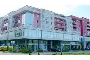 Apartman Ambasador, Banstadt