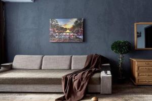 TRI SPALNI 100 m2 ulitsa BASSEYNAYa 13 Gulliver metro Dvorets Sporta Apartments, Kiev