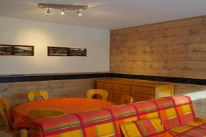 Appart Ressachaux centre 2 à 3 pers calme vue jardin parking Apartments, Morzine