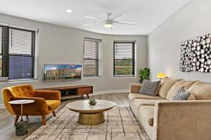 3BR Apt in Logan Square Walkable to Highlights - Central Park S6 Apartments, Chicago