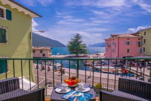 Dogana Best Lake View - Happy Rentals Apartments, Nago-Torbole