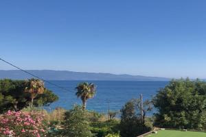 Ajaccio appartement 4 couchages, climatisé a 150m de la plage route des sanguinaires, parking privé Apartments, Ajaccio