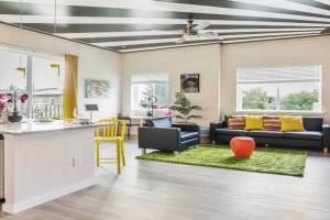 Lux House Of Champagne 2BR 2BA Free Parking & Wifi, Baltimore