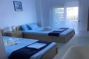 Jenny's Holiday Villas, Polykhrono