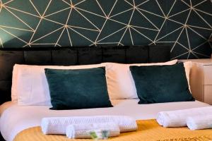 Manchester Townhouse by BEVOLVE - 4 bedrooms - Free Parking, Manchester