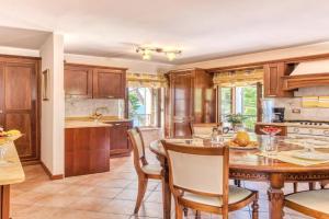 APPARTAMENTI FIORI DEL LAGO Apartments, Garda