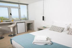Sensia Studio with Sea View, Oia