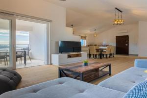 Best Sea View Apartment, Cerzo