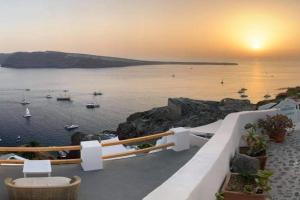 Lioyerma Cave Villa With Private Outdoor Hot Tub, Oia