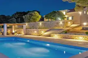 Luxury Villa Castello di Pietra with private pool, Pucisca
