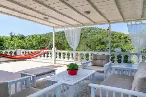 Konstantina Yard Studio, Stafylos