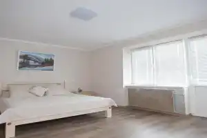 Uyutnaya odnokomnatnaya vozle baseynov Apartments, Berehove