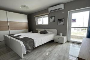 F3 Modern and Bright Apartment in Malta, Msida