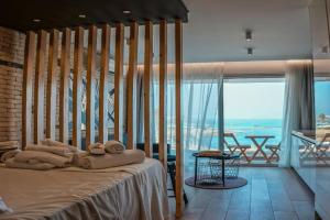 COSea Living: SeaSide Luxury Suite in Harbour 107A Apartments, Paphos