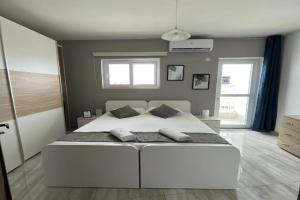 F3 Room 1, Private Double room with private bathroom and balcony, Msida