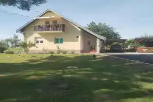 Yellow Rose Apartments, Dreznik Grad