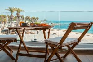 COSea Living: SeaSide Deluxe Suite in Harbour 107B Apartments, Paphos