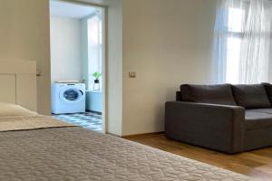 Spacious Holiday Apartment with Wifi and parking, Parnu