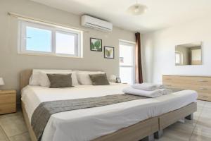 F4 Room 1, Private Double room with private bathroom and balcony, Msida