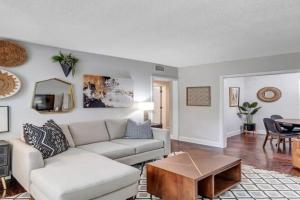 Modern 2 BR Condo - 2 block from San Marco Guest house, Jacksonville