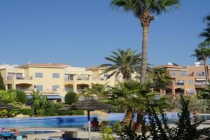 Limnaria Gardens, near beach Apartments, Paphos