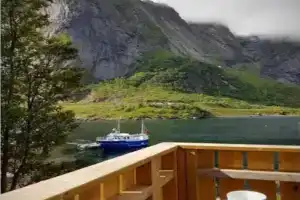Cozy House By The Fjord In The Heart Of Lofoten, Reine