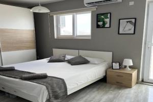 F5 Room 1, Private Double room with private bathroom and balcony in shared Flat, Msida