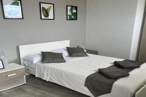 F6 Room 1, Private Room one small double bed shared bathroom in shared Flat, Msida