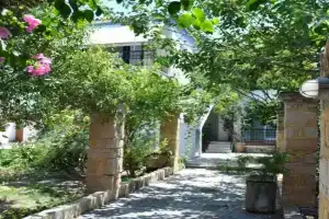 Κέντρο ήσυχη κατοικία90τμ δίπλα στη θάλασσα Apartments, Aegina Town