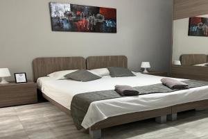 F7 Room 1, Private Double room with private bathroom in shared Flat, Msida