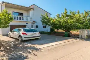 Nice Home In With Kitchen Guest house, Sukosan
