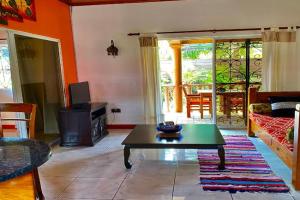 Effie Mountain View coco villa, Eden Island