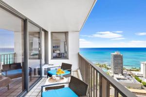 36Fl with Ocean View, Mins to Waikiki Beach, Parking Apartments, Honolulu