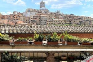 CAMPOREGIO 31- In Centro con Vista sul Duomo, Siena