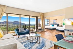 Upscale Penthouse with Ocean Views & Free Parking!, Honolulu