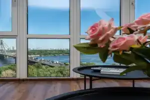 Nikira apartment 286 Obolonskaya naberezhnaya, Kiev