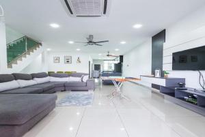 Port Dickson 14Pax 4BR Double Storey House, Port Dickson