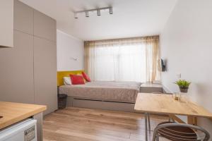 Seaside Escape in Dzintaru Studio Apartments 100m from Beach and Near Forest Park, Jurmala
